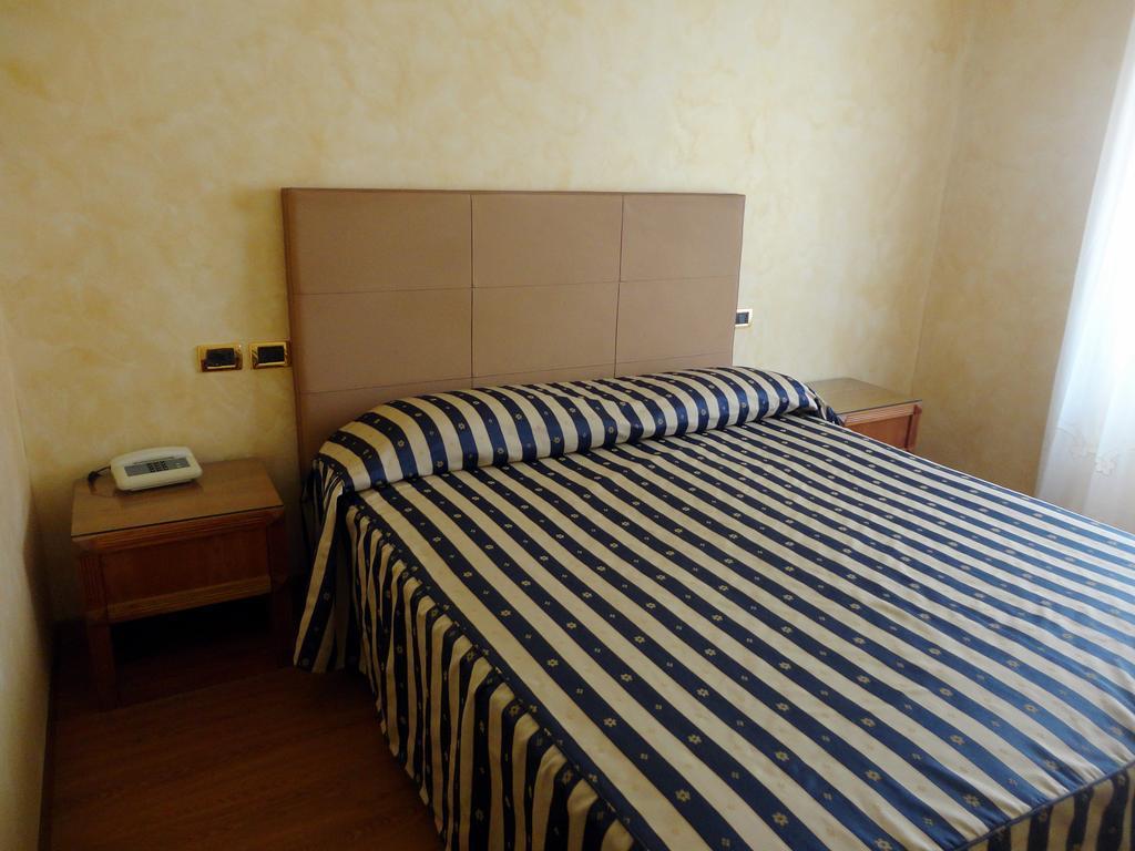 Hotel De Paris Terni Kültér fotó